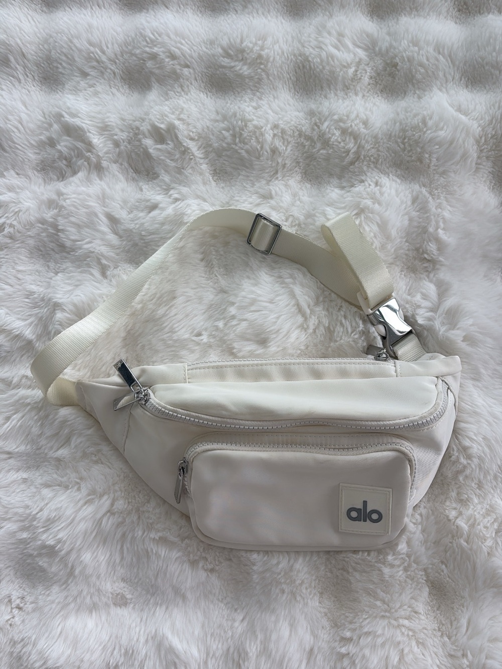 ALO Yoga Cream explorer fanny pack bag